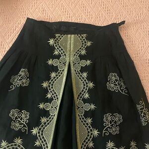 Source Unknown Black and Gold Embroidered A-Line Skirt